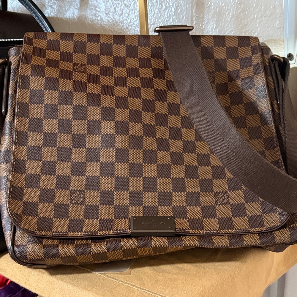 LV District Messanger Men's Bag
